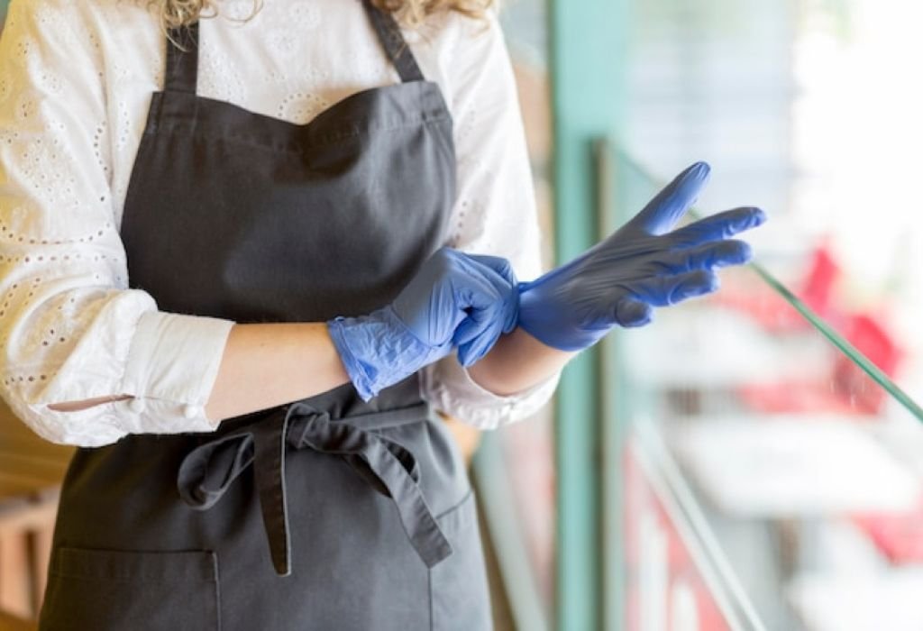 Proper Glove Changing Practices in Restaurants
