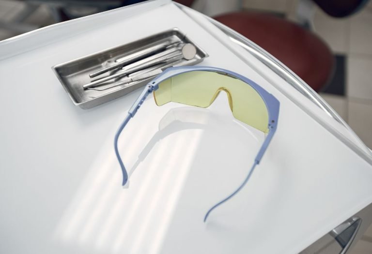 How to Choose Laser Safety Glasses Properly