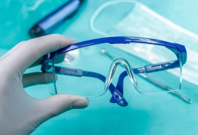 How to Clean Anti-Fog Safety Glasses Correctly