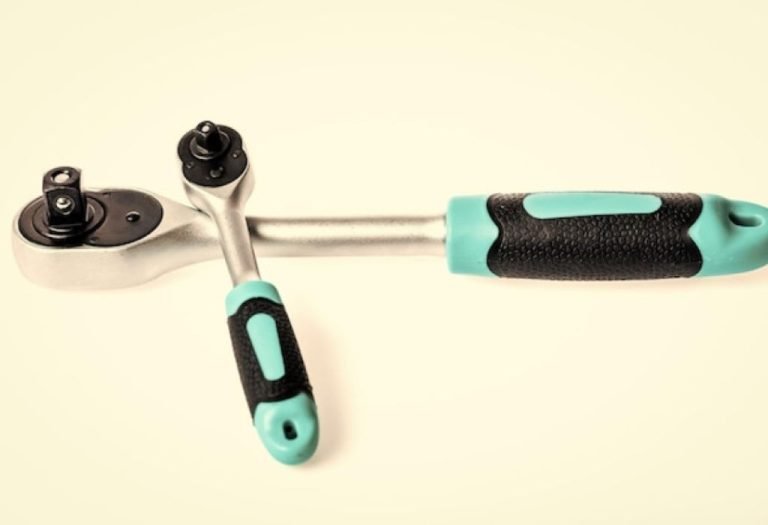 3/8 vs 1/2 Impact Wrench: Which Is Better for You?