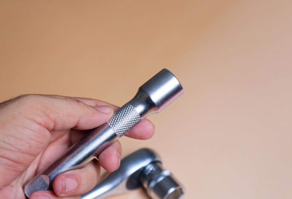 Pros and Cons of Using Impact Sockets on a Torque Wrench