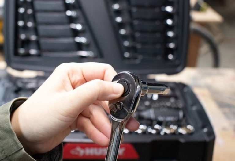 How to Attach Socket to Impact Wrench Correctly