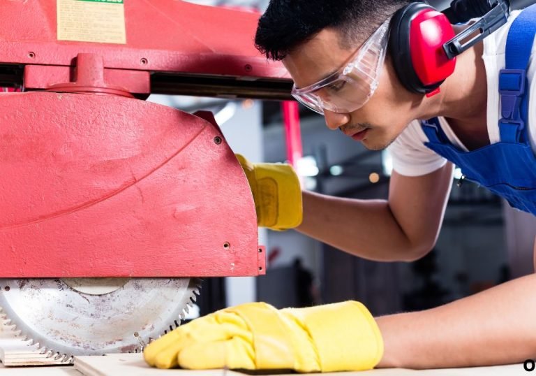How to Cut a 60-Degree Angle with a Circular Saw Accurately and Safely