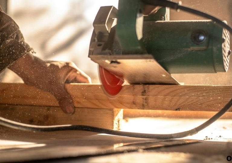 How to Clean a Circular Saw the Right Way for Smooth Cutting