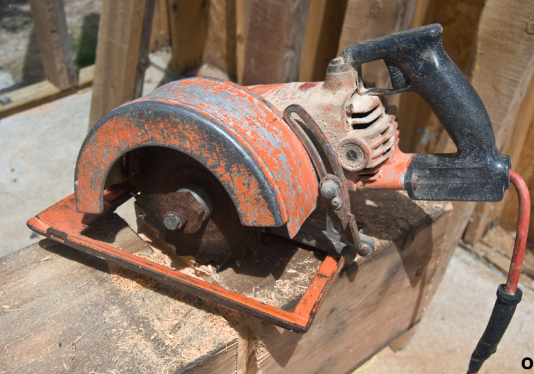 What Is a Worm Drive Circular Saw and How It Works