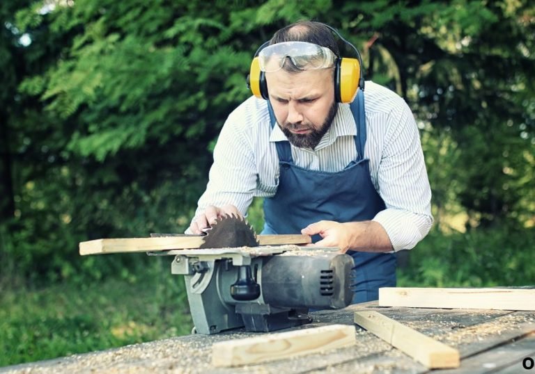 How to Explain a Circular Saw: Simple Beginner Guide