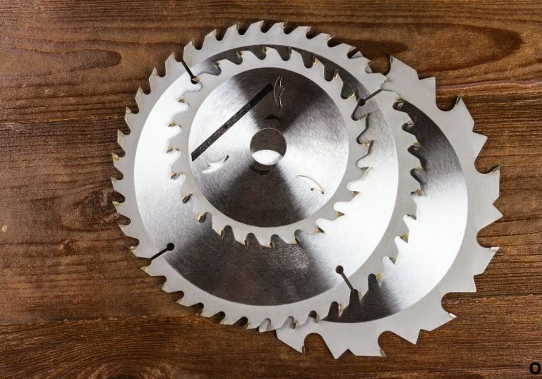 How to Tighten a Circular Saw Blade Properly