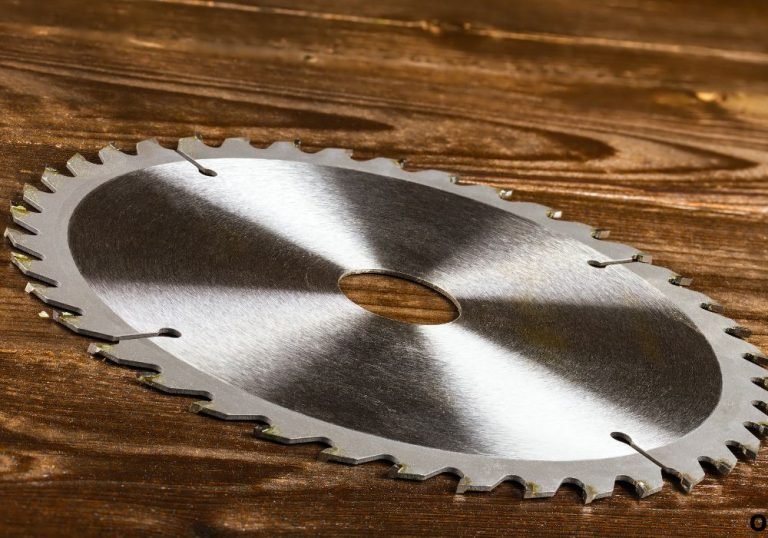 what are circular saw blades made of