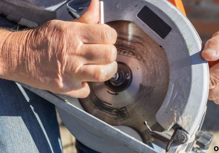 How Long Should a Circular Saw Blade Last Before Replacing