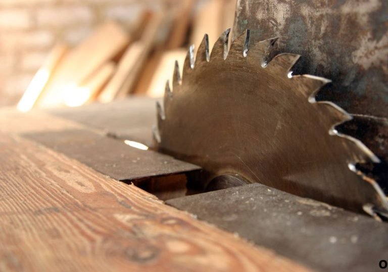 How Thick Is a Circular Saw Blade? Full Guide Explained