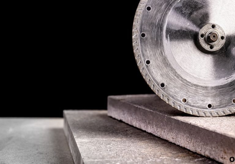 How Does a Circular Saw Blade Rotate? Explained