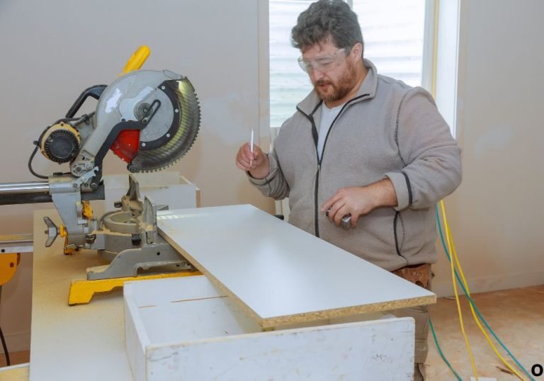 What Is the Difference Between a Circular Saw and a Table Saw?