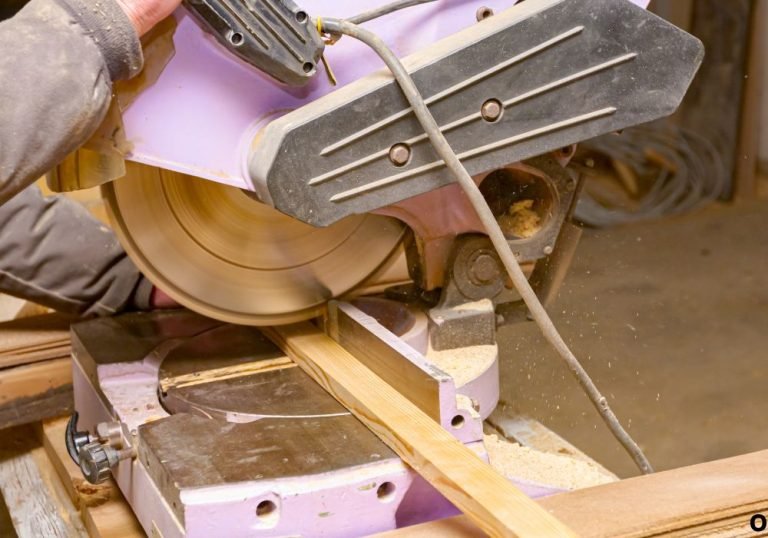 How Do Circular Saws Stay Balanced During Precise Cuts