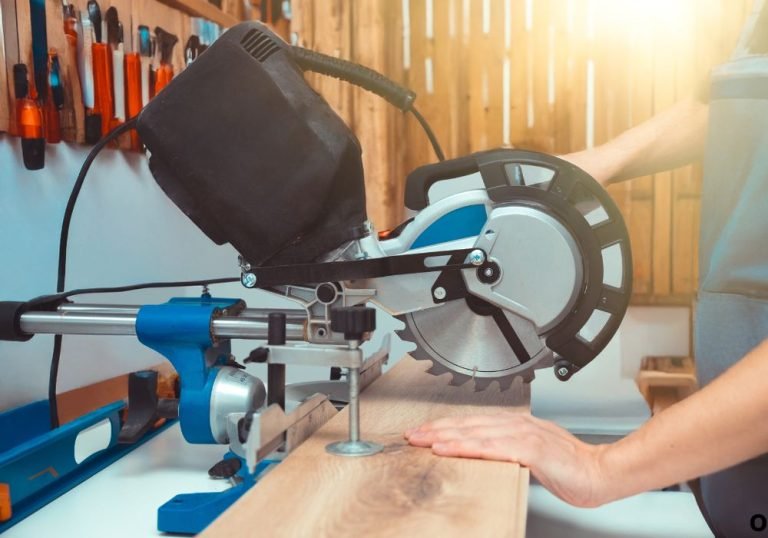 What Is the Difference Between a Circular Saw and a Miter Saw?