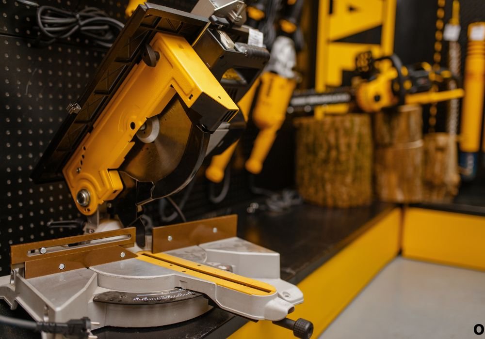 Battery-Powered Circular Saw Storage