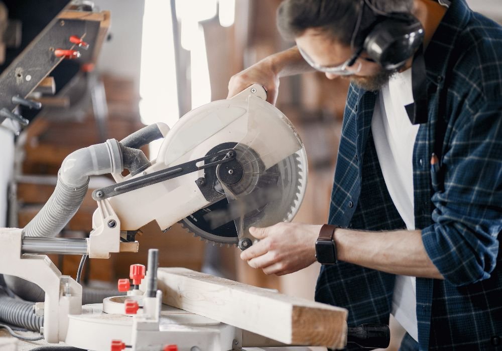 Advantages of Using a Mini Circular Saw