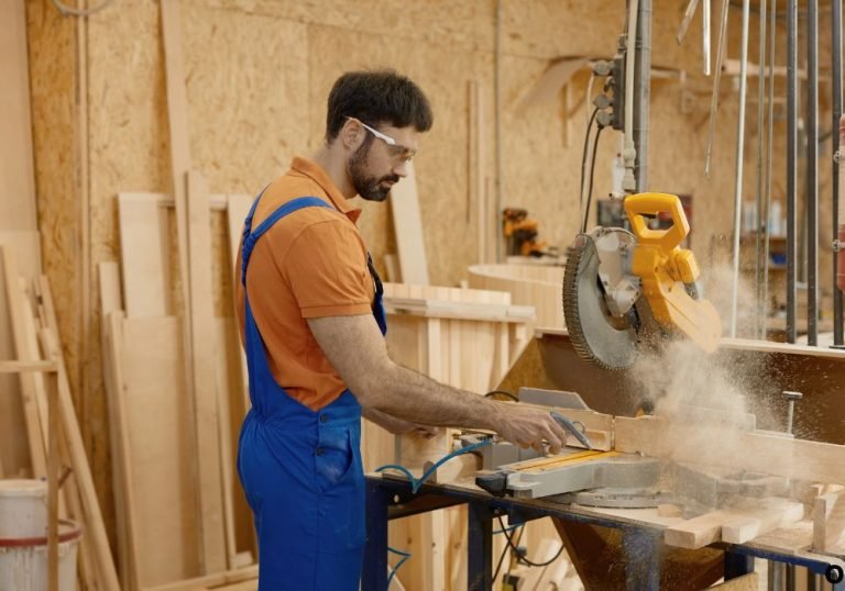 How to Use a Circular Saw Like a Skilled Carpenter