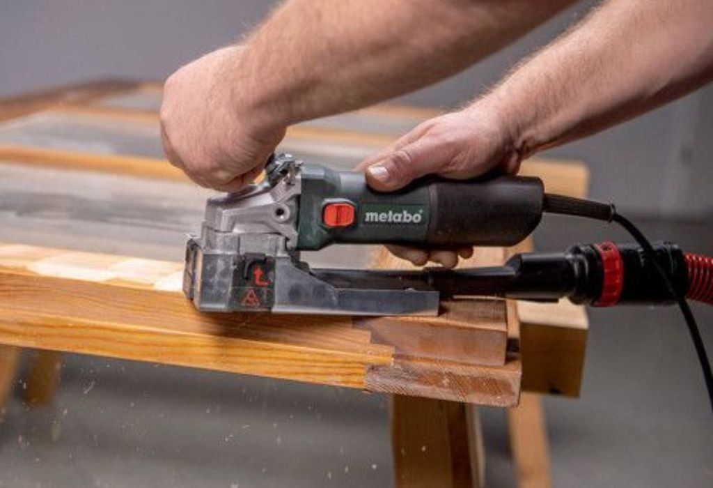 Understanding the Basics of How to Use a Power Sander to Remove Paint