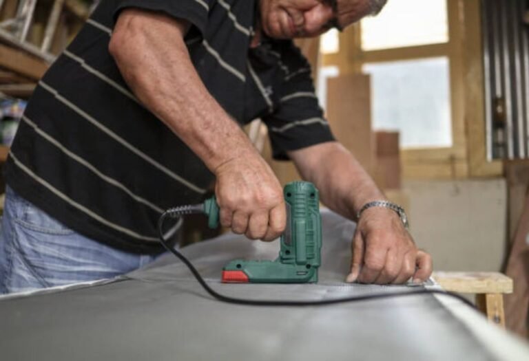 How to Oil a Pneumatic Staple Gun for Optimal Performance
