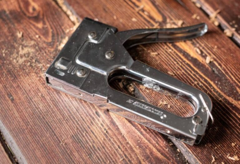 How a Staple Gun Operates and Its Practical Applications